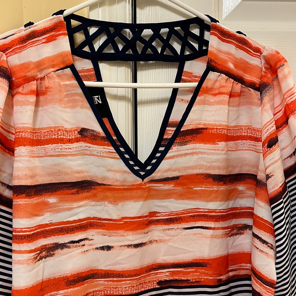 Blouse. Open back.